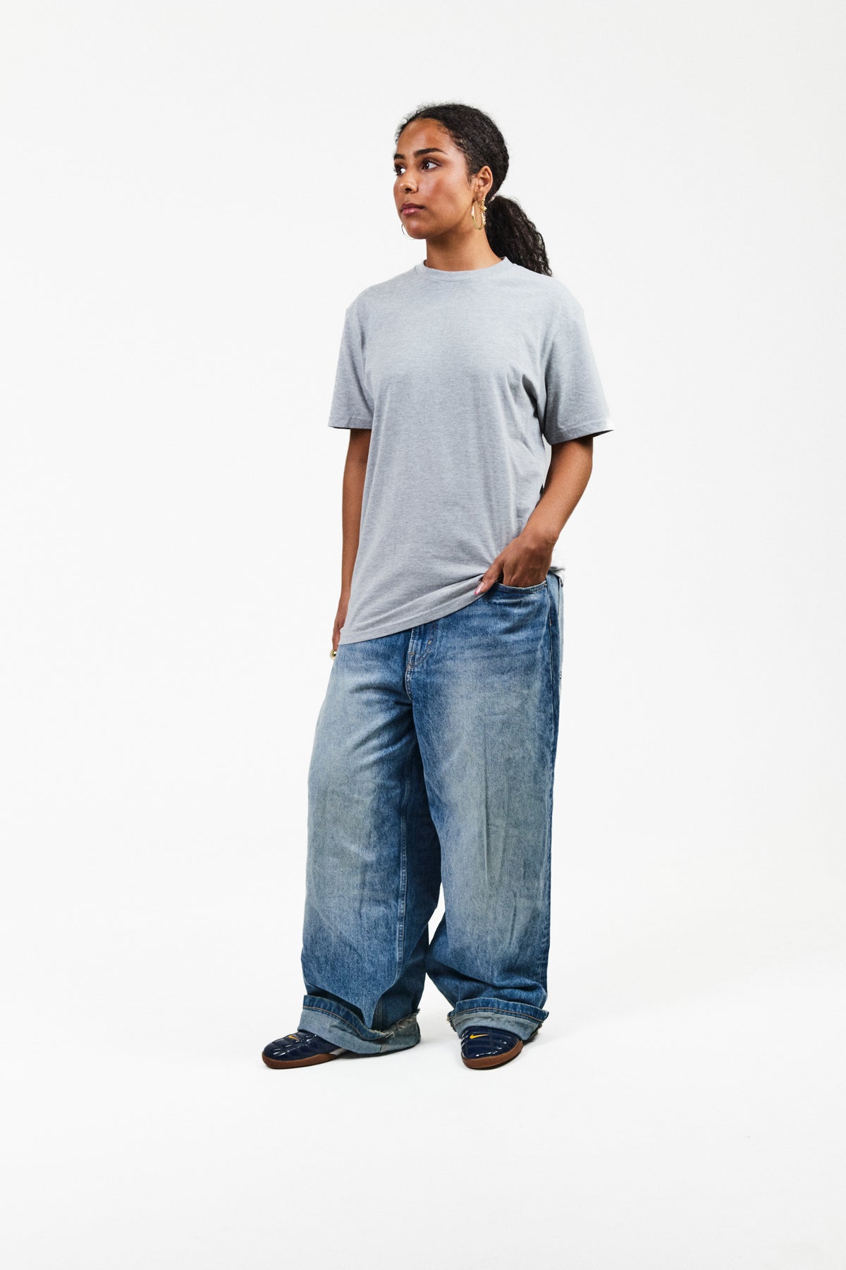 BLANK TEE GRÅ